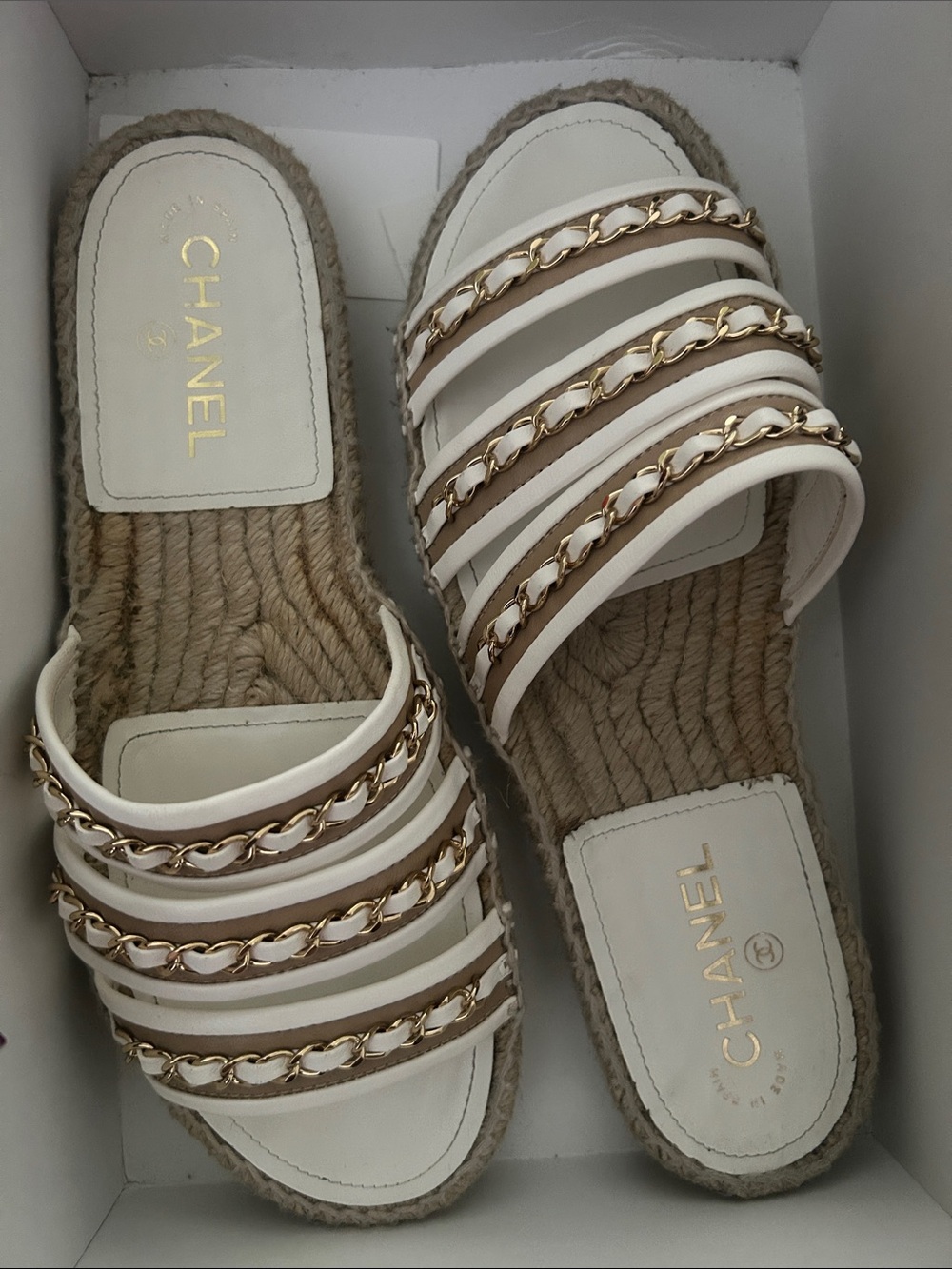 CHANEL White Leather Espadrille Slide Sandals with Gold Chain Accents